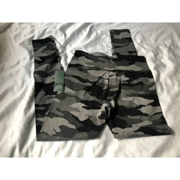 Wild Fable Women’s High-Waisted Leggings Gray Camo sz XXL NWT - Picture 1 of 8